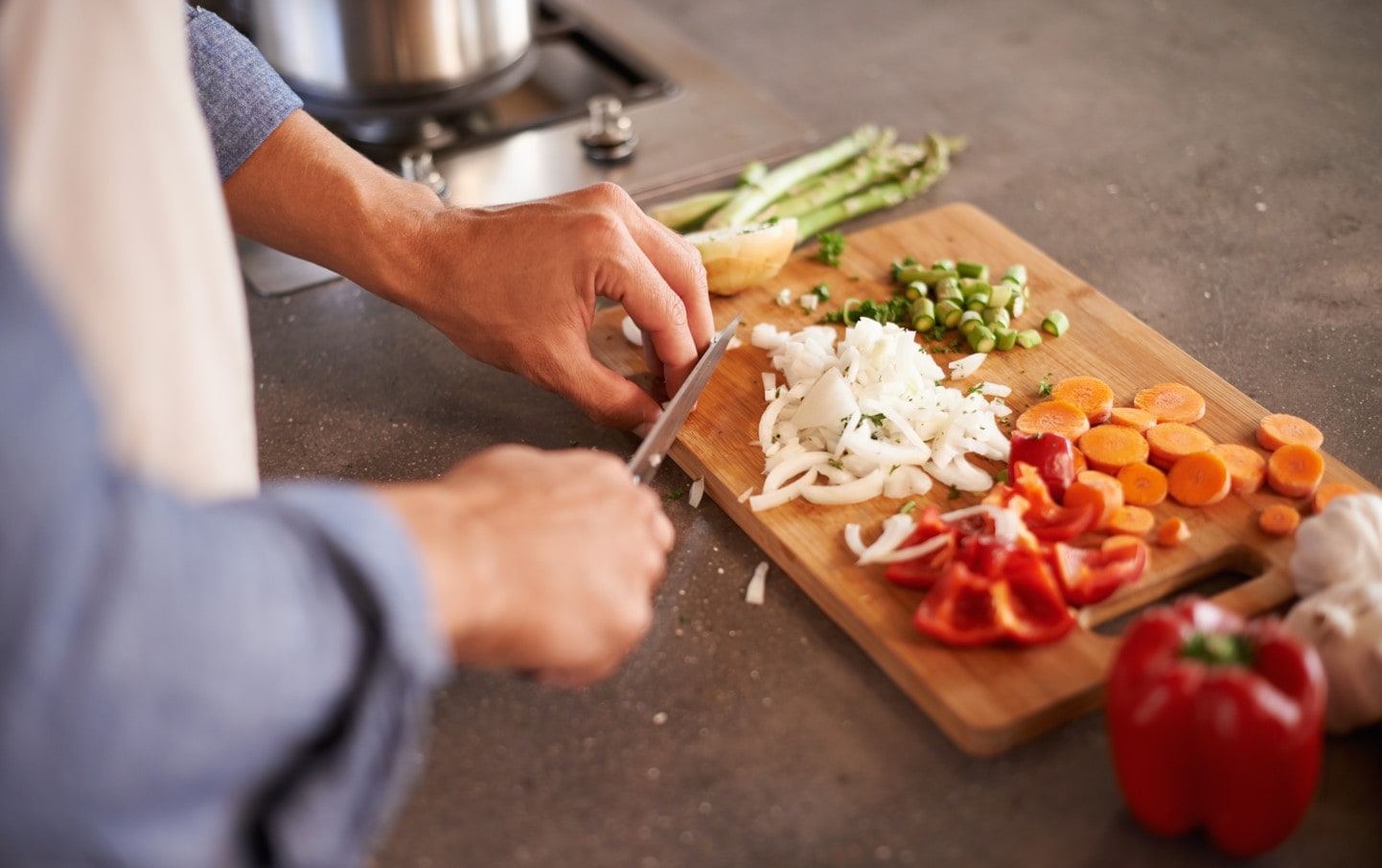 VV_man chopping vegetables